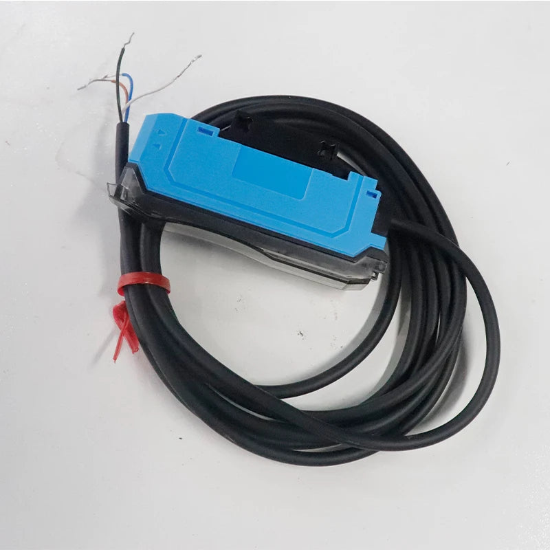 Analog fiber amplifier deviation correction sensor, beam of light reflection photoelectric switch